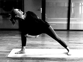 Emilie Cosson - Professeur de yoga et méditation- Lyon et villeurbanne SS